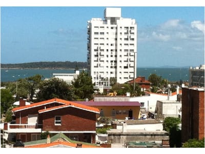 Excelente ubicación, edificio con servicios. Mucamas, garaje