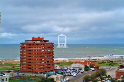 Playa Mansa, 1era fila con vista a la brava. Mucamas, servicio de playa.