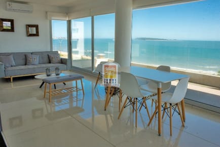 Primera fila, playa mansa, gran terraza con toda la vista. Parrillero propio