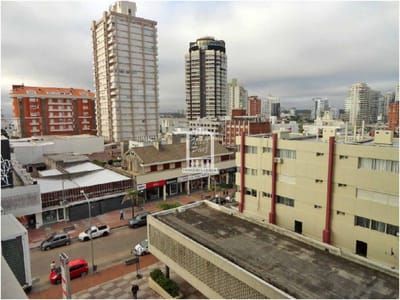 Península, sobre gorlero.