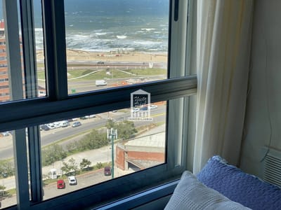 Primera fila, playa mansa, piso alto, 3 dorm, mucamas, servicio de playa, garaje
