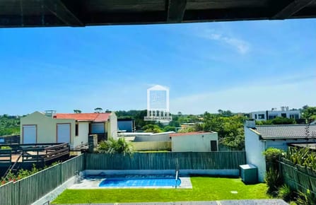 Primera fila sobre ruta 10, 3 dorm, piscina climatizada, barbacoa