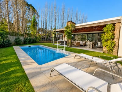 Barrio privado. 3 suites, piscina climatizada. Losa radiante.