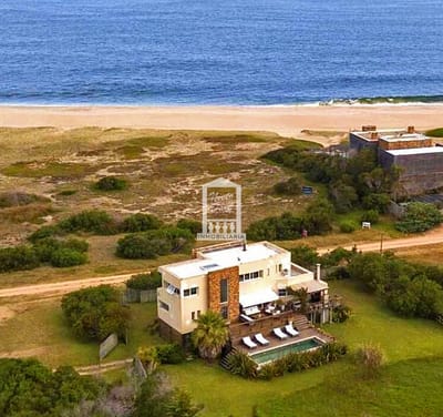 Santa Mónica, de la ruta al mar, piscina.