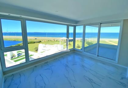 Frente al mar y laguna, 4 suites. Garaje doble. Financiación directa.