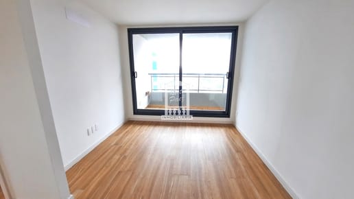 Pronto para entrar, edificio moderno con servicios.