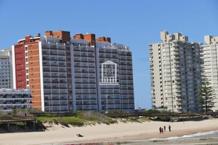 Playa Mansa, Edificio Vanguardia, contrafrente