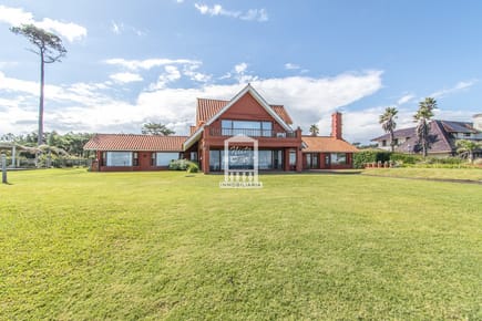 Mansión frente al mar, 720 m2 construidos. RECICLADA
