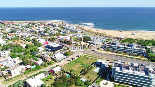 Manantiales, primera fila. 1.306 m2