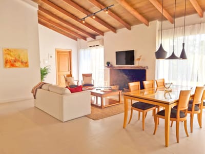 Barrio privado, 1.426 m2 de terreno. 4 dorm + escritorio.