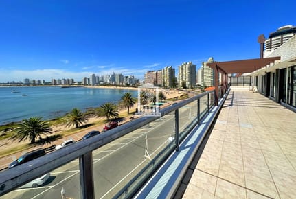 Penthouse, 3 suites + servicio, primera fila con toda la vista al mar, al atardecer y a la isla gorriti