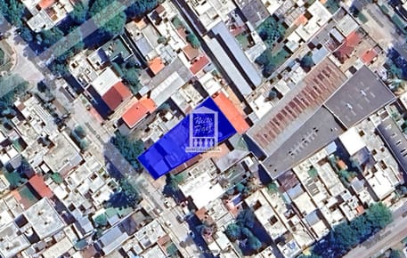 670 m2. Apto para 3 pisos. Jacinto Vera.