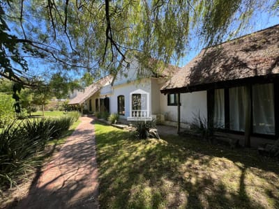 Amplia casa a la venta en Punta del Este de 6 dormitorios en el Tesoro a 200 mts de ruta 10