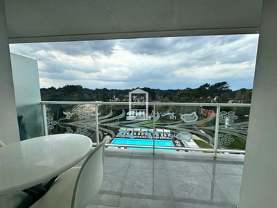 Vende apartamento de 2 dormitorios en Roosevelt Punta del Este.