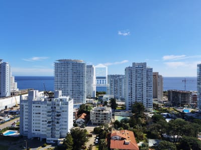 Piso alto, 2 dormitorios con vista al mar con todos los amenities