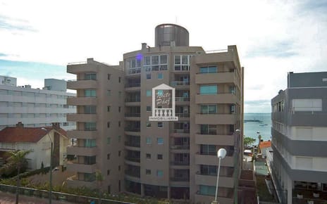 Zona Puerto, 2 dorm, al frente.