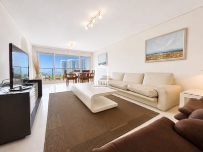Playa Mansa, piso alto unificado, 3 dorm y servicio, con todos los servicios