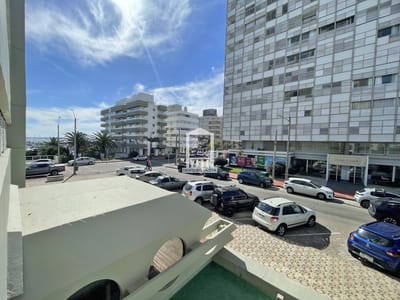 Zona puerto, 2 dorm, 2 baños, garaje. Mucamas.
