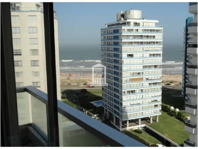 Playa Brava, 2 dorm y dependencia, torre con todos los servicios