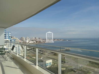 Piso alto, 3 suites + toilette + servicio completo. Todos los servicios