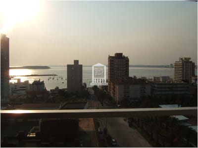 Península, con vista a la isla gorriti.