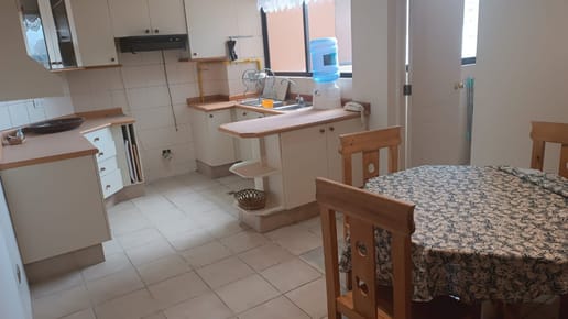 Departamento en Alquiler semi amoblado sobre la calle 15 de Calacoto 