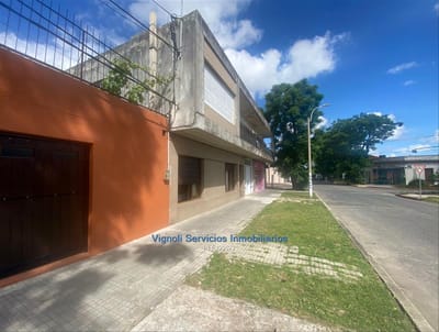 EN PB TRES DORMITORIOS CON COCINA DEFINIDA, 2 PATIOS Y GGE