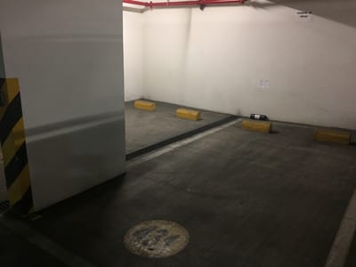 Cochera Edificio Beyond