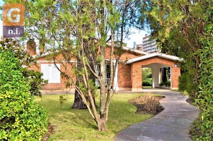 Casa en Punta del Este (Playa Mansa) Ref. 5962