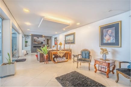ALQUILO AMPLIA RESIDENCIA EN LAMBARE
