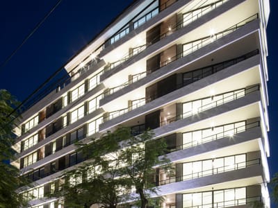 EN VENTA DEPARTAMENTO DE 3 DORMITORIO. EDIFICIO MANGORÉ. BARRIO LAS MERCEDES
