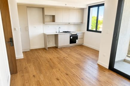 Studio For Sale - Walking Distance To Shopping Mariscal