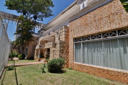 Vendo Residencia en Barrio Mburicaó.