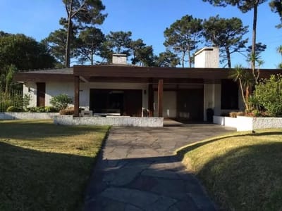 Casa en venta de 5 dormitorios en playa mansa, Punta del Este.