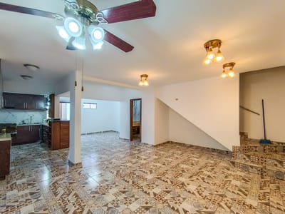 EN VENTA – HERMOSO DÚPLEX EN LAMBARÉ