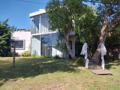 CASA EN VENTA 4 DORMITORIOS CALLE 22 BALNEARIO BS AS