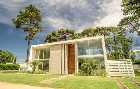 Venta casa 4 dormitorios- Bvar Artigas Barrio Privado