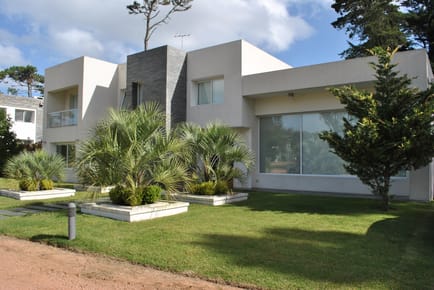 Venta casa 4 dormitorios - Bvar Aritgas Barrio Privado