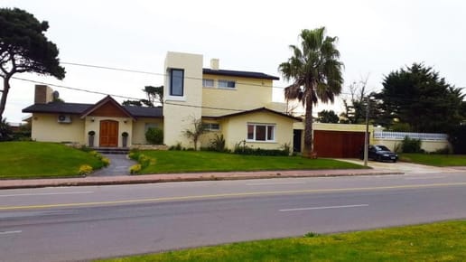 Venta casa 5 dormitorios- Playa Mansa