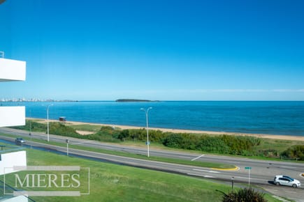 Apartamento en venta primera linea- Playa Mansa