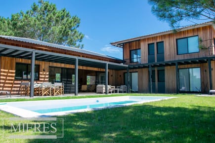 Casa en alquiler y venta 4 dorm Laguna Escondida