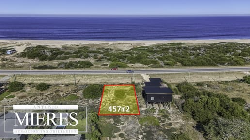 Se vende lote frente al mar en barrio La Juanita!