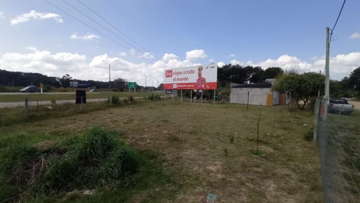 Terreno con mejoras y cartel rutero - Chihuahua