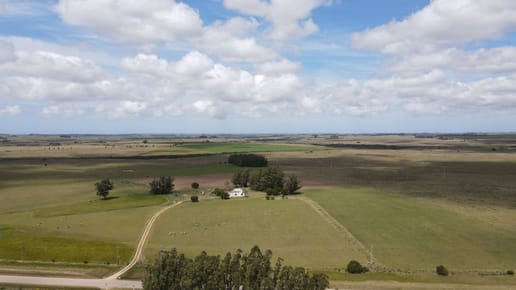 Chacra con casa a 1,5 km de Garzón y a 70 km de Punta del Es