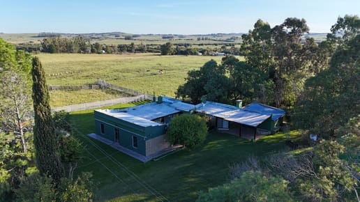 Chacra en venta de 7 ha con casa y arroyo