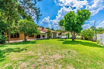 En venta - Residencia de 1000 m2 en Villa Adela Luque