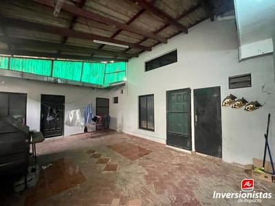 CASA COMERCIAL EN VENTA AV. CENTENARIO 2DO ANILLO
