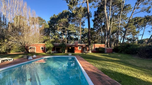 Residencia 5 Dormitorios, Parque y Piscina, Parque Burnett, Punta del Este, Maldonado