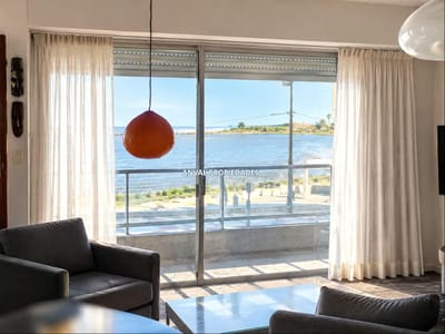 Venta Apartamento Pocitos RAMBLA 3 Dormitorios 3 Baños Garaje 2