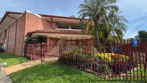 VENDO HERMOSA CASA EN EL BARRIO LAS LOMAS, ZONA BCP